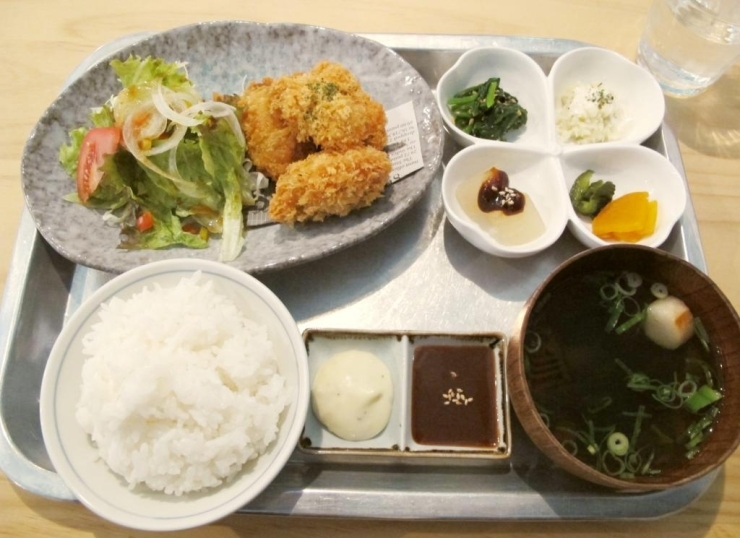 sign　launch（サインランチ）：860円<br><br>【今日のメニュー】<br>・カキフライ<br>・大根の田楽<br>・ほうれん草のおひたし<br>・ポテトサラダ<br>・つけもの<br>・吸い物