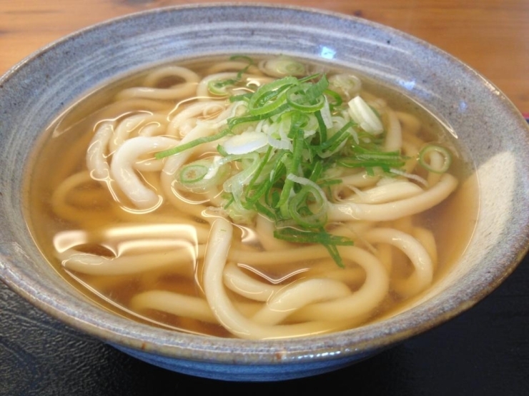 釜出しかけうどん（390円）