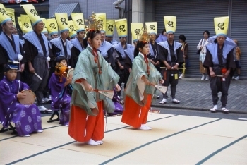 博多松囃子 稚児舞<br>博多小学校6年女子が毎年担当します
