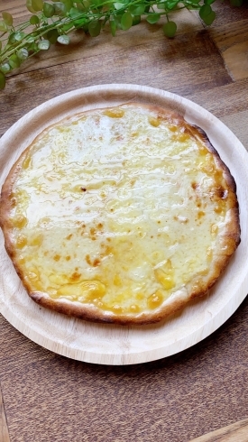 クワトロフォルマッジ　チーズが美味しい一品です「【芽室カフェ　四つ葉アパート】6/15日、ダイニングキッチン四つ葉apartオープン間近です！！本日はピザのご紹介」