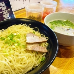 【盛岡市】とんこつらーめん豚食／つけメン 白（税込930円）