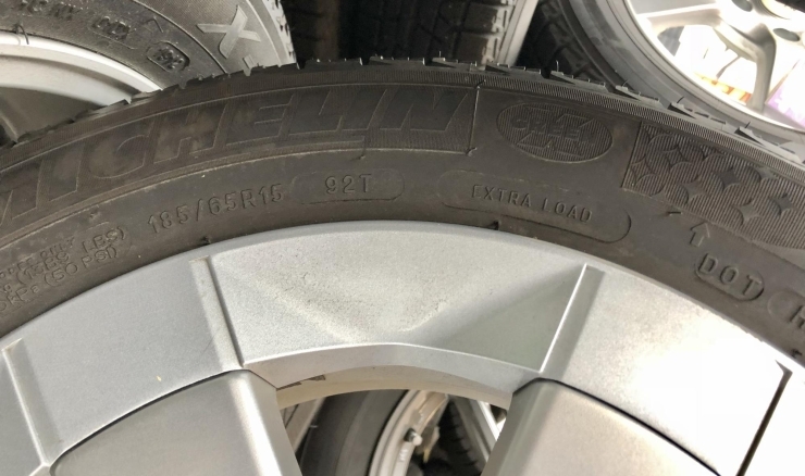 「【中古タイヤ】185/65R15 92T スタッドレス4本セット 2016年製 ￥18,900」