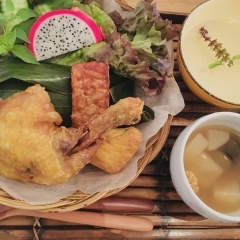 【サウンスンダＨiroko】　これ虜になるかも！　ＩＫＥＡ近くで堪能できる美味しい西ジャワおうちごはん♪