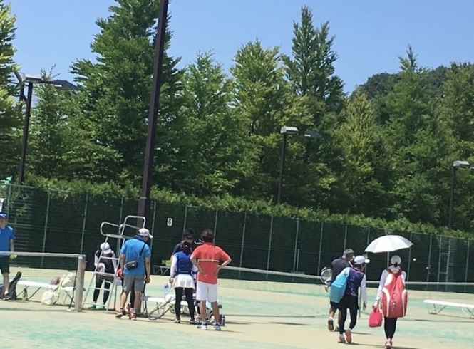 「8月は軽井沢で爽やかにテニス。エントリーはギリギリでも間に合います。」