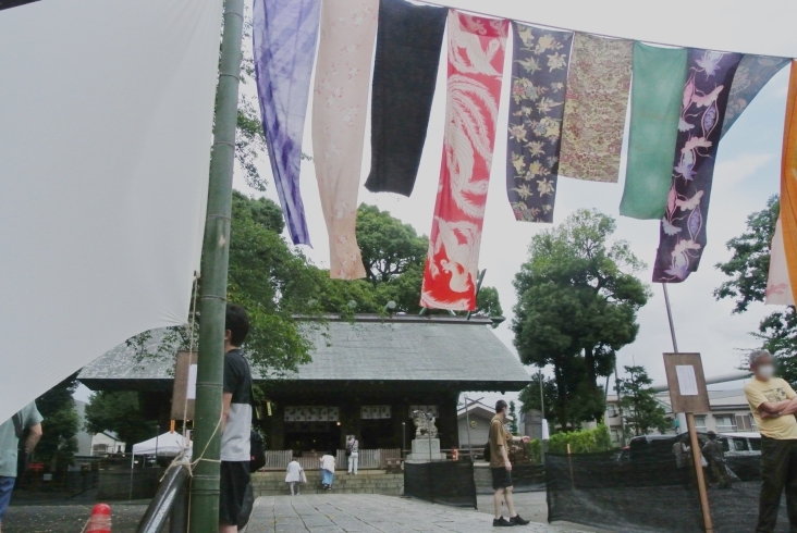 拝殿前を彩る五色の布「令和三年度　所澤神明社七夕祭が開催されました。【所沢の地域情報サイトまいぷれ所沢】」