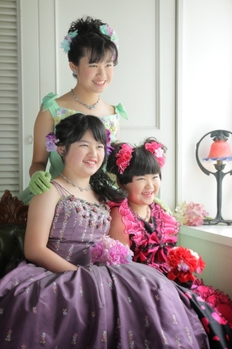 姉妹でドレスで写ったよ「赤ちゃん１００日記念⭐︎十三参り⭐︎成人式の振袖撮影⭐︎」