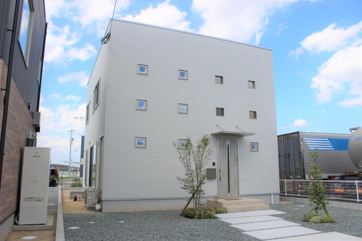 シンプルな四角い外観のお家です「【建売住宅】ひなタウン室岡14号地　販売価格変更しました！」