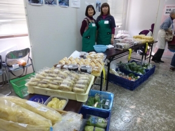 那須塩原西口産直会さん<br>地元のお野菜と加工品がなど商品がたくさん並んでいました。早い目に売り切れていたようです＾＾