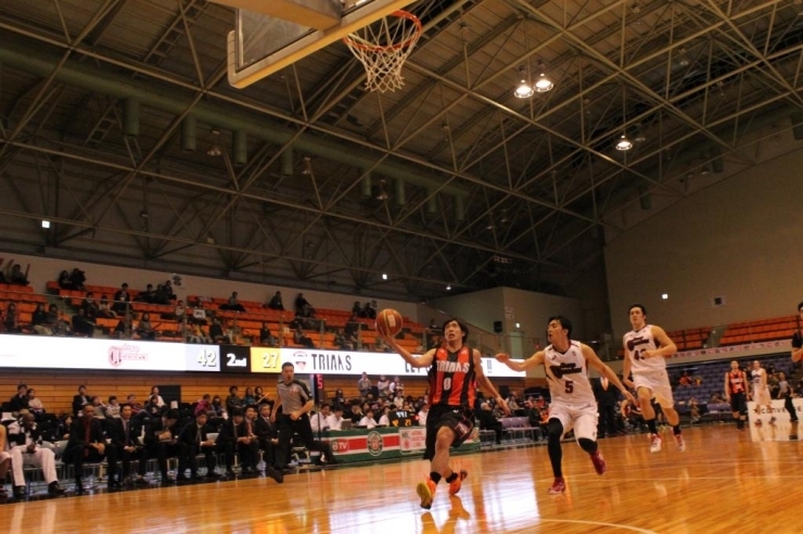 またまた高島選手。速攻にも真っ先に走り出します！