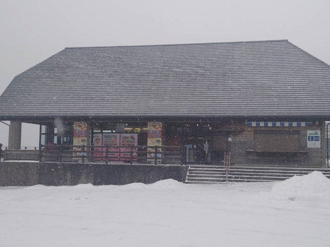 １２月１９日の道の駅つちゆです「雪ですねぇ～　元気に営業中です【福島市/道の駅つちゆ/土湯温泉】」