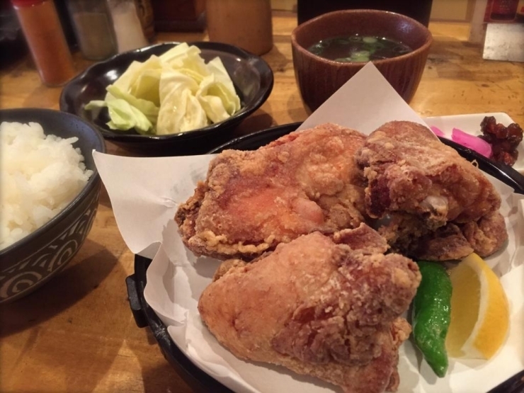 今日の注文は「ジョニから定食」７８０円（税込み）<br>タレに漬け込んだぶつきりが３個ころころっと出てきます。<br>いつ食べても、美味い！