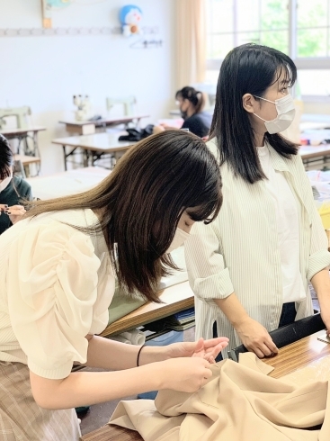 神戸文化服装学院　関西/近畿　洋服専門学校　神戸駅「服飾専門学校【国内】神戸でファッション 神戸文化服装学院・デザイン・イラスト・ソーイング・パターン・製図 ファッション業界の伝統の技術 「服飾専門学校」【ファッション留学情報・日本留学・各国留学生受入】神戸の服飾専門学校・神戸文化服装学院」