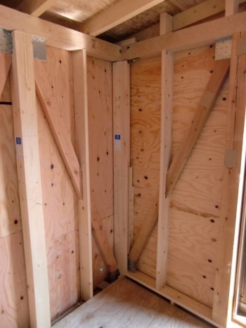 木造住宅耐震補強例：必要箇所を補強していきます。「株式会社 スイコウ」