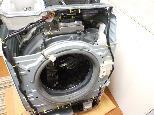 ななめドラム洗濯機　前面分解の様子「ななめドラム洗濯機　衣類　乾燥不十分　修理　H35」
