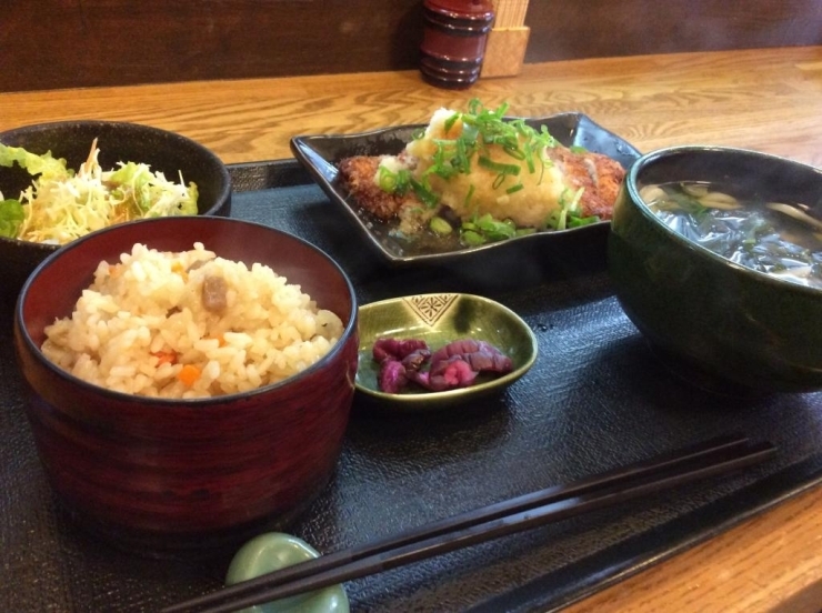 おろしとんかつ定食。７００円（税込）