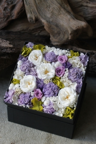 プリザードボックス供花　Lサイズ「お彼岸、お供えに枯れないお花で想いを込めて」
