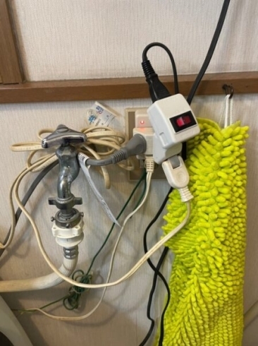 BEFORE「にぎやかな電気コンセントを・・・」