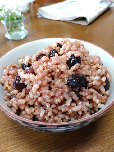 黒豆の豆自体の甘みを感じます「玄米がおいしい・カンタン？！　80分で豆入り玄米ご飯♬　by電気圧力鍋　　　　　　　　　　」