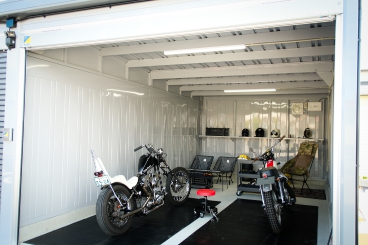 SUVや大型バイクもゆったり入庫可能です「ワクワクする大人の秘密基地！」