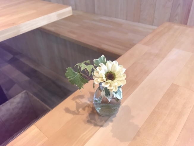 「テーブルの花」