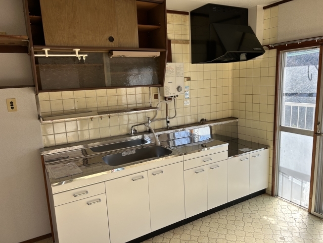 公団用流し台と湯沸かし器の新調「京都府八幡市でキッチンなどのリフォームをさせていただきました。」