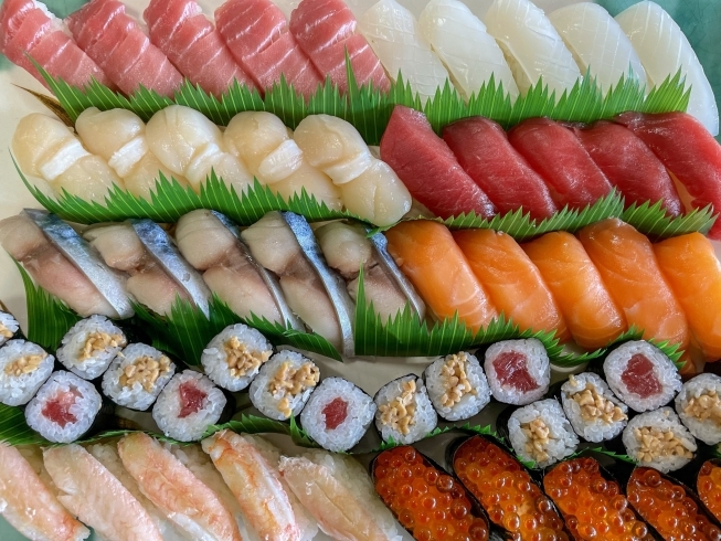 寿司5人前「先週の刺身、お寿司、海鮮丼沢山のご注文ありがとうございました✋」
