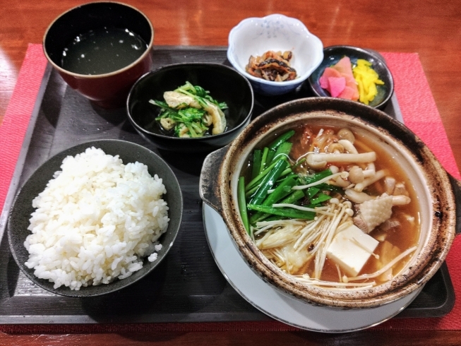 地鶏鍋美味しいよー「今日はびんちょうマグロが綺麗‼️【鳥夜ゆうこ、京都市南区、居酒屋、ランチ、地鶏、お刺身 】」
