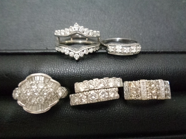 「川西市加茂のお客様。ダイヤの指輪のお買取りです。宝石類も高くお買取りの、おたからやJR伊丹店！」