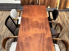 [個性が光る一枚板]の紹介。一枚板テーブル、無垢のテーブル、ダイニングテーブルの札幌市清田区の家具の店、Ties interior。
