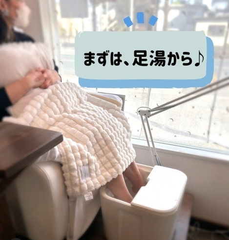 こちらは窓際のお席♪「フットバスはマストです♡Confeito（コンフェイト）＠福生駅徒歩5分」