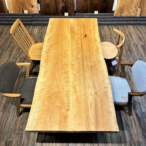 「[貴重な天板を使ったテーブル]のご紹介。一枚板テーブル、無垢のテーブル、ダイニングテーブルのご紹介。札幌市清田区の家具の店、Ties interior。」