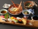 日本料理 藤さわ　握り寿司にズワイ蟹の天婦羅が付いた「味彩御膳」