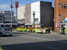 春の交通安全運動旗の波に参加しました。