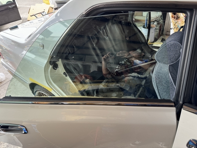 施工前「松山市で新車のカーフィルムをご検討の方、ご相談ください！ベテランの職人が一台一台丁寧に作業させて頂きます。カーフィルム・ガラス交換はTotal Car Beautyカルヴォ」