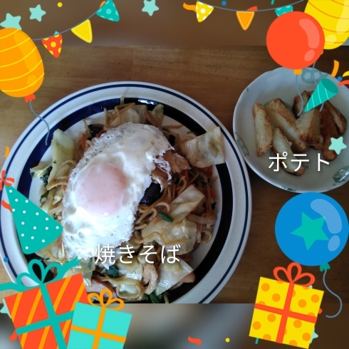 目玉焼きが乗っているだけでボリュームアップ♥️「【元町駅・新道東駅】昨日のランチは焼きそば🍴」