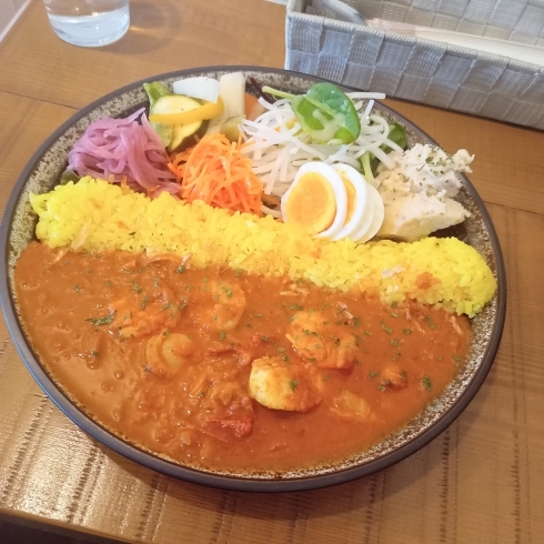 トマトシーフードカレー「シーフードカレー（トマトベース）【千葉駅近く ランチでスパイスカレーが楽しめるカフェ】」