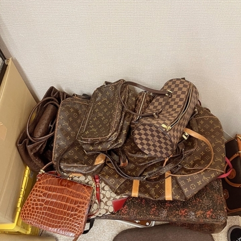 小樽の出張買取にて買取しました。「札幌市で大量の遺品整理や使い道のないブランドバッグを出張買取しております。バッグを売るなら「買取専門店 くらや 札幌西店」へ！」