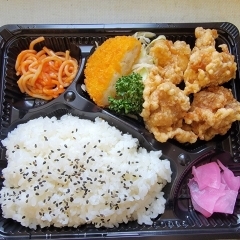 本日の日替わり🍱今日は田中のから揚げ弁当500円！