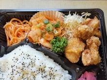 本日の日替わり🍱今日は豚キムチ&から揚げ弁当500円！