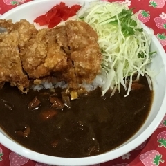 本日のAランチは　山賊焼きカレー🍛