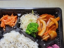 本日の日替わり🍱今日はデミグラスハンバーグ弁当500円！