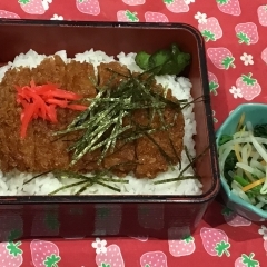 本日のAランチは　たれカツ丼