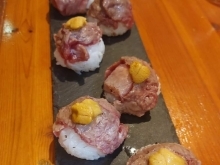 ウニク手まり寿司(天然本マグロ頬肉+生ウニ)