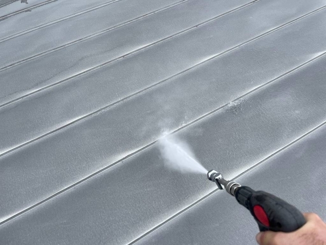 屋根　高圧洗浄「作新建装　今週の施工」