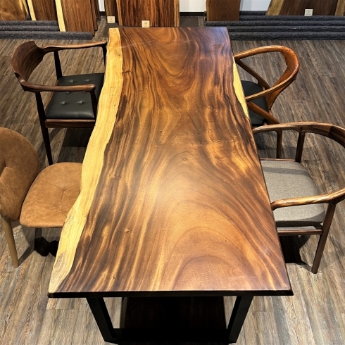 「[サイズの大きいの一枚板]の紹介。一枚板テーブル、無垢のテーブル、ダイニングテーブルの札幌市清田区の家具の店、Ties interior。」