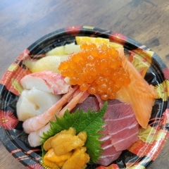 復活「タニヤ食堂」の海鮮丼！