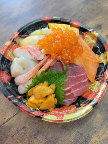特製 横浜たにやの 「海鮮丼」「復活「タニヤ食堂」の海鮮丼！」