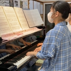 ピティナコンペが近づいて参りました。ソロ、連弾共に練習に力が入ります。新潟市のピアノ教室です。