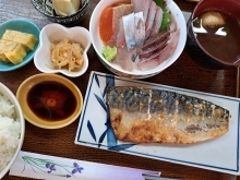 鯖の塩焼き＋刺身盛り合わせ定食1900円