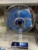 厨房室内用换气扇机白と青 5枚羽根 レトロな扇風機で、暑さ対策のタイミングをチェック🌀 | 株式会社